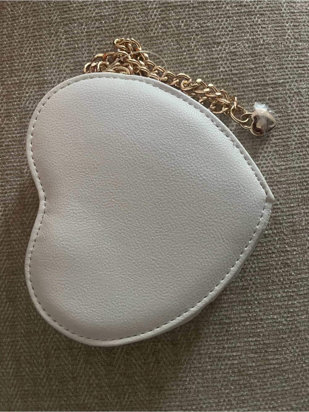 Juicy Couture White Heart Mini Wristlet with Gold Chain NWOT - Picture 4 of 4